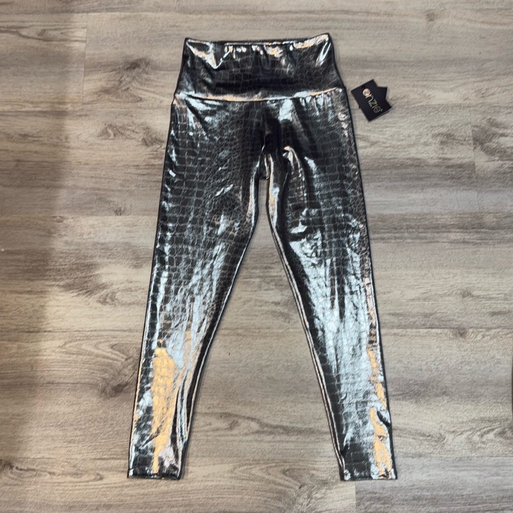NWT ONZIE LEGGINGS